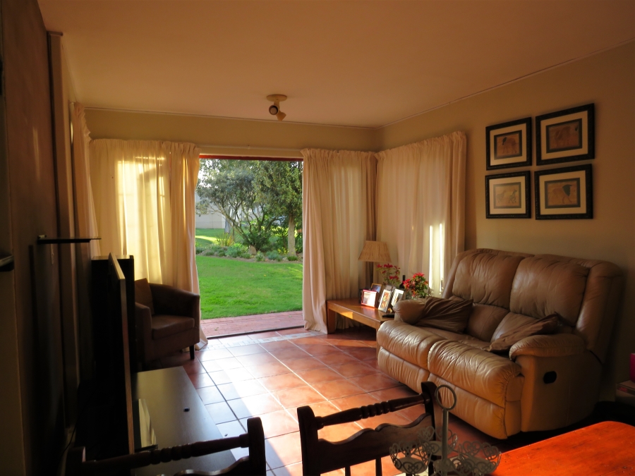 To Let 2 Bedroom Property for Rent in Greenways Golf Estate Western Cape